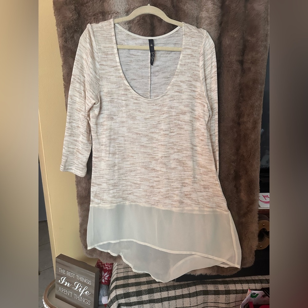 Jessica Simpson Light Beige Hi-Lo Sheer-Hem Scoop Neck Top